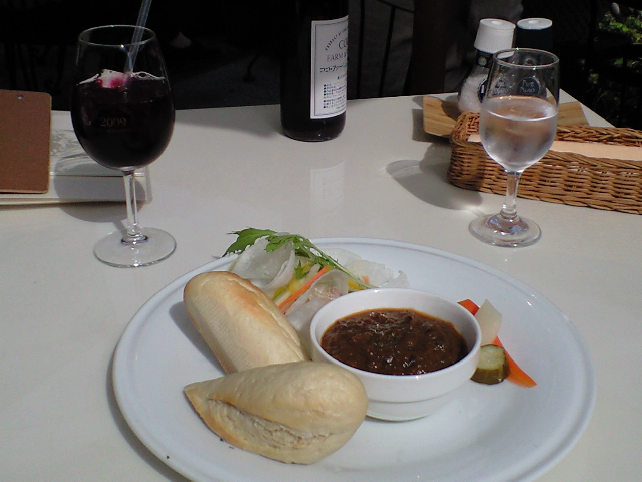 カレーランチと葡萄ジュース